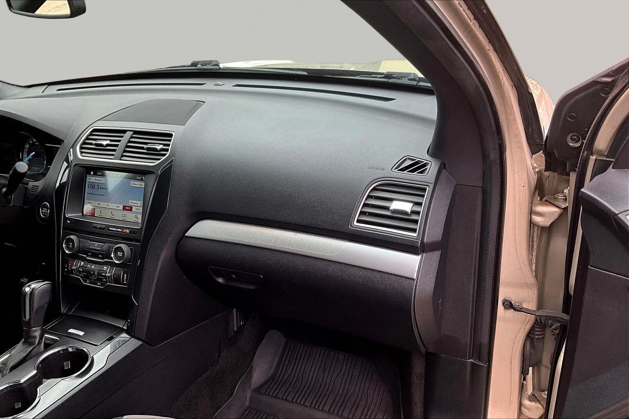 2017 Ford Explorer XLT Photo