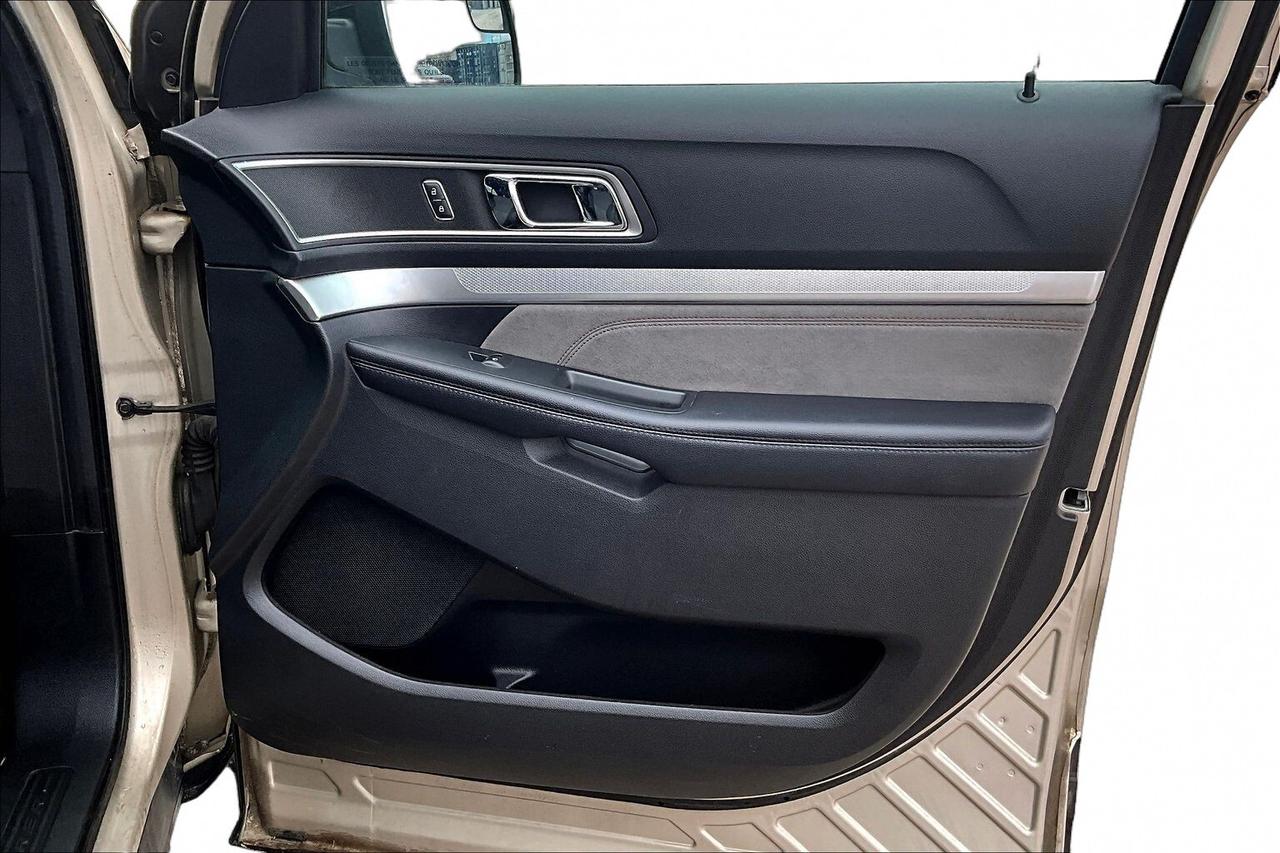 2017 Ford Explorer XLT Photo