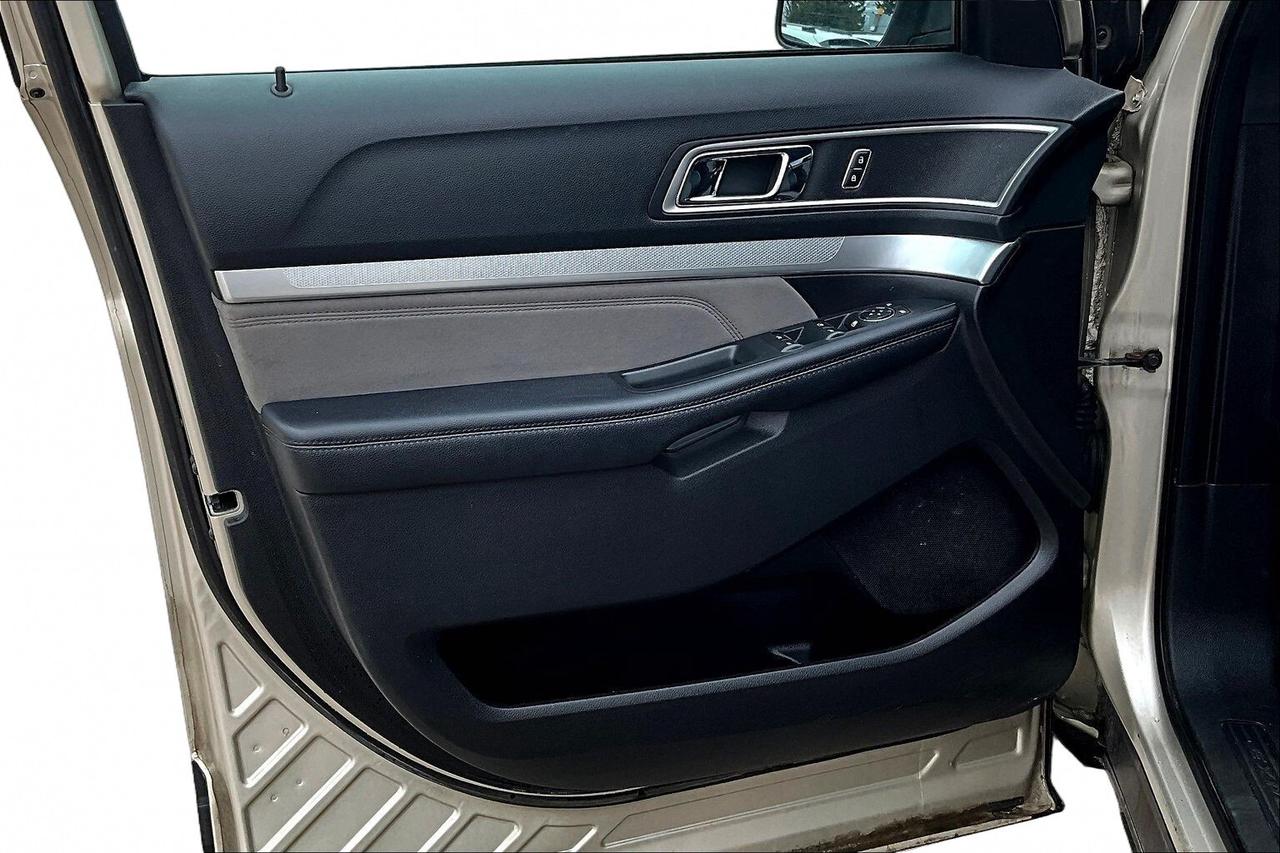 2017 Ford Explorer XLT Photo