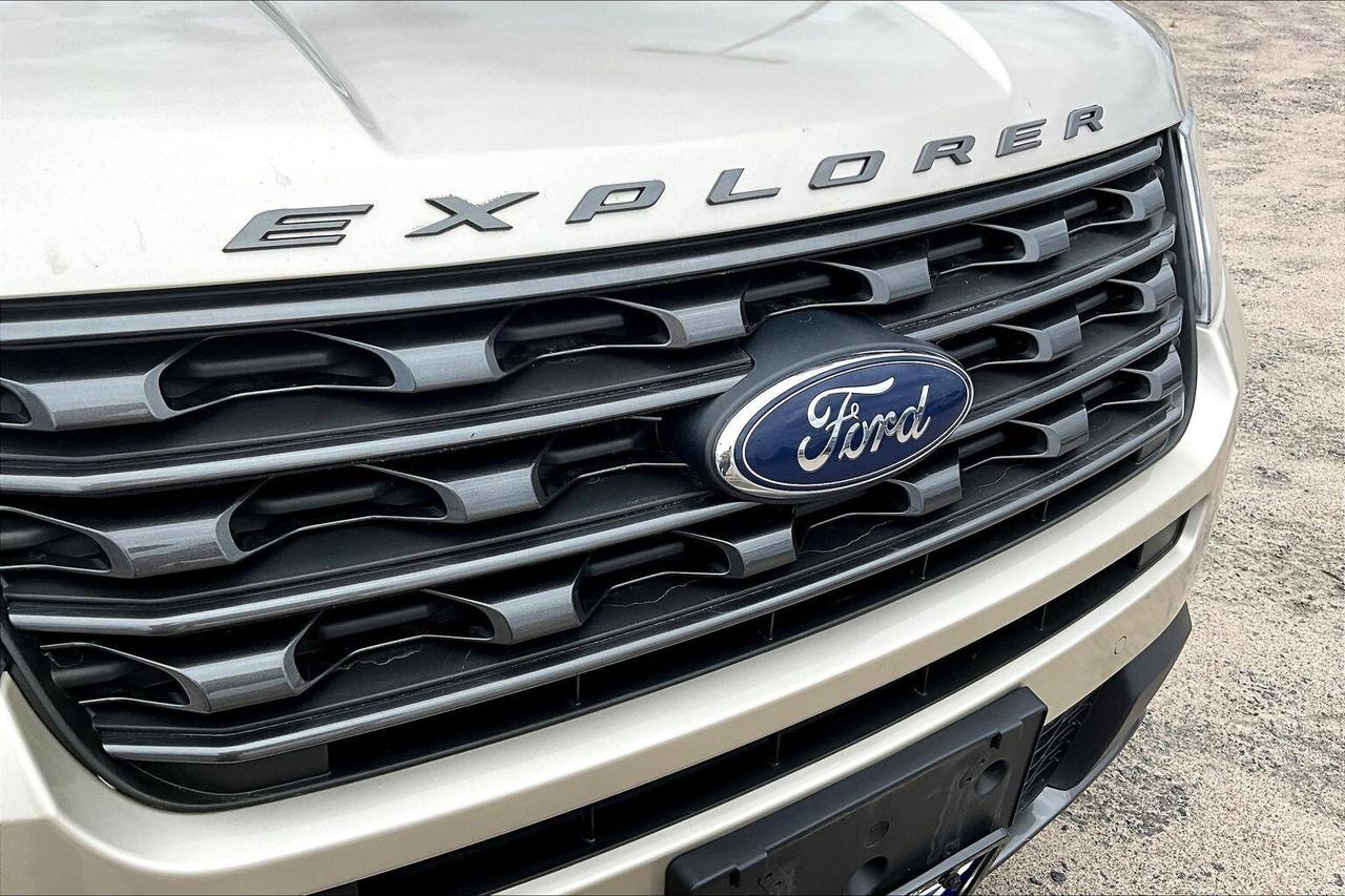 2017 Ford Explorer XLT Photo