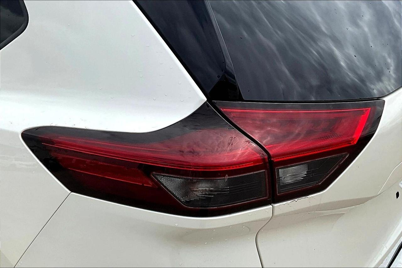 2021 Nissan Rogue Platinum Photo