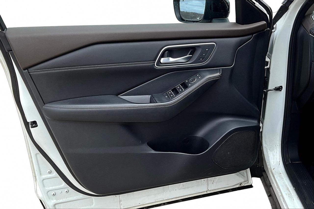 2021 Nissan Rogue Platinum Photo