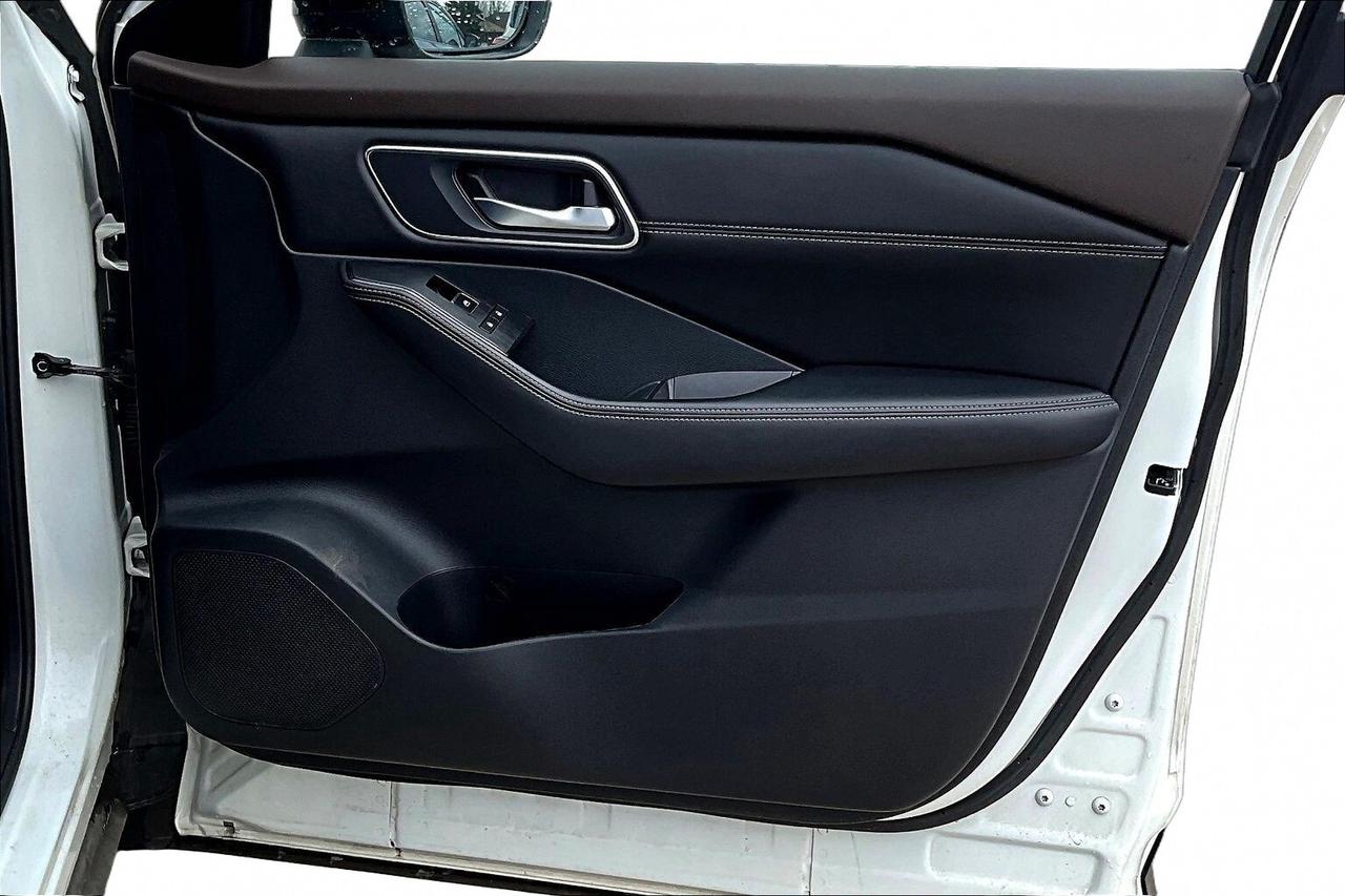 2021 Nissan Rogue Platinum Photo