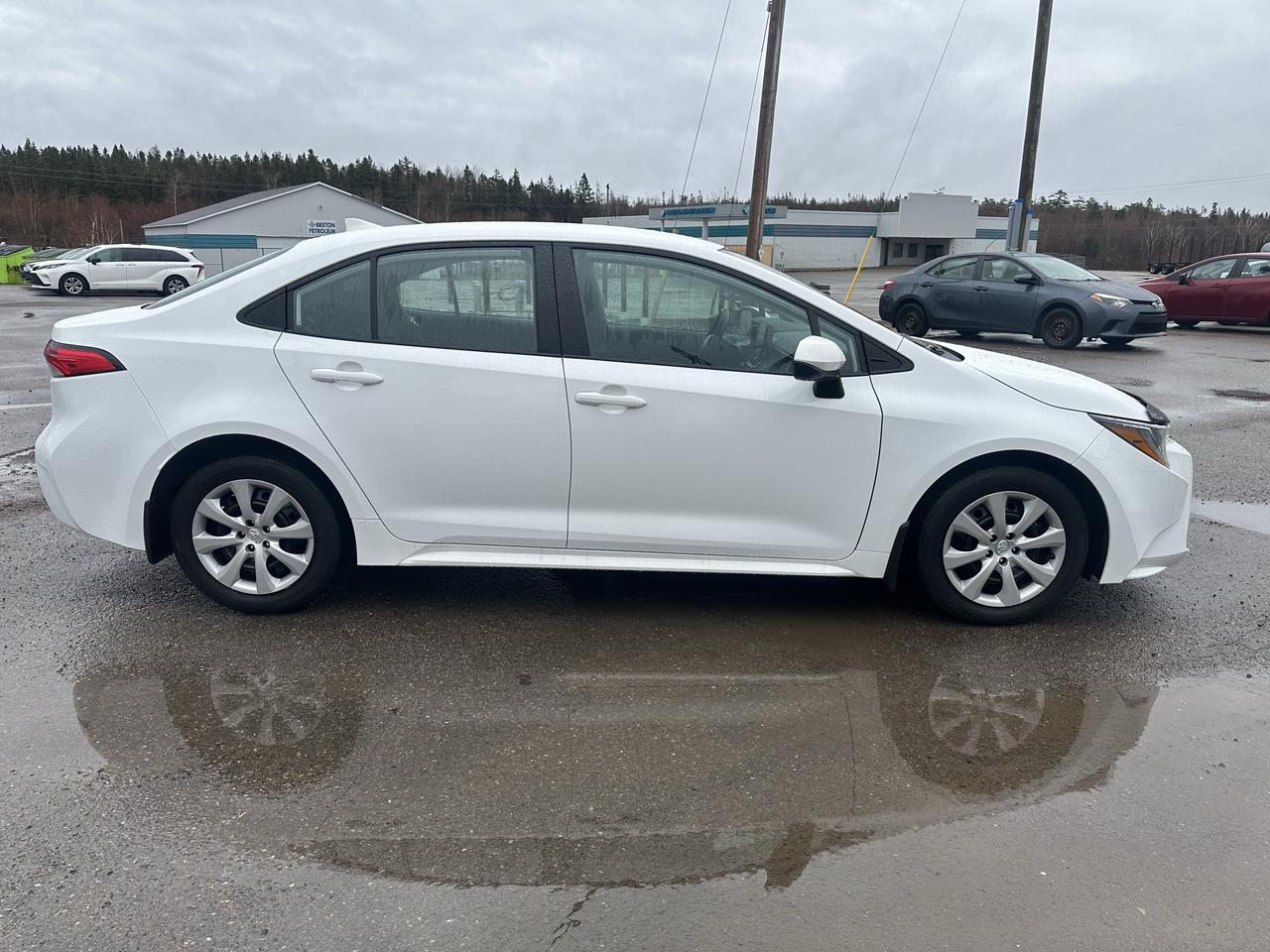 2023 Toyota Corolla LE Photo3