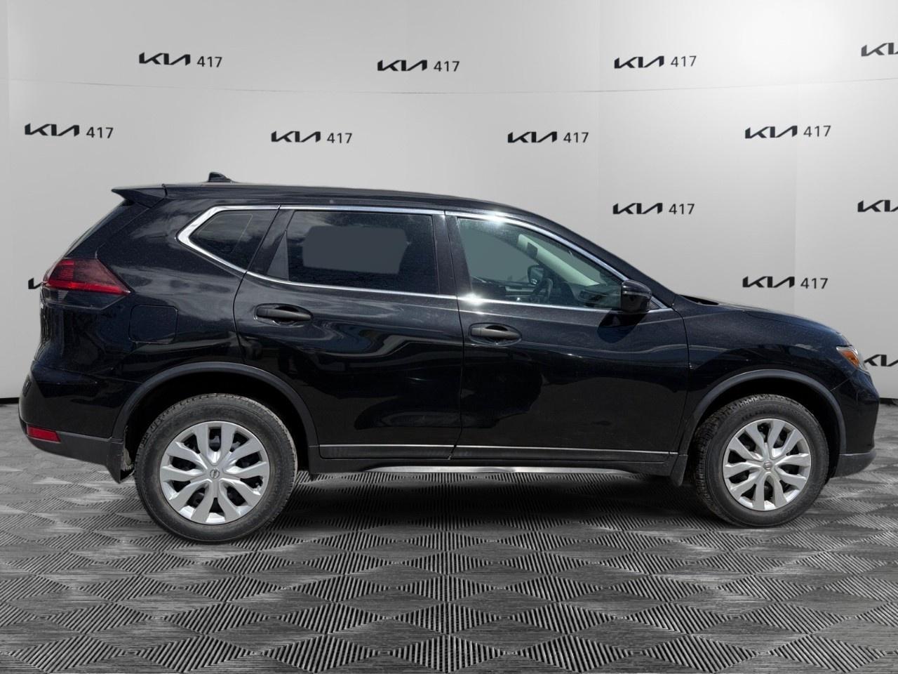 2018 Nissan Rogue AWD S Photo
