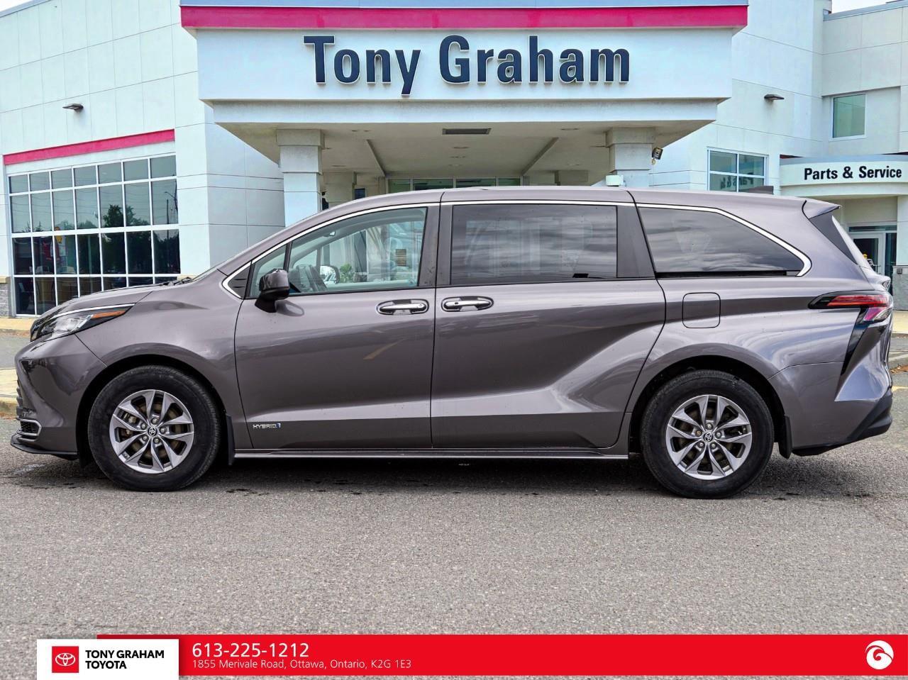 2021 Toyota Sienna XLE 8-Passenger Photo
