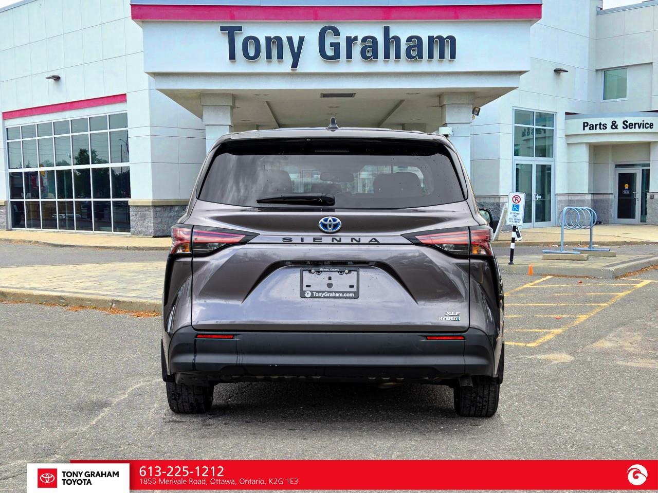 2021 Toyota Sienna XLE 8-Passenger Photo4