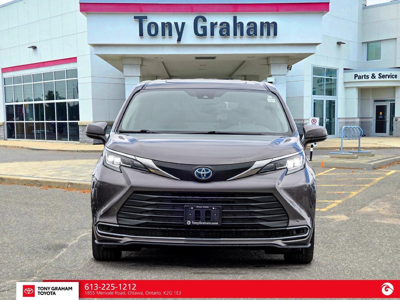 2021 Toyota Sienna XLE 8-Passenger Photo