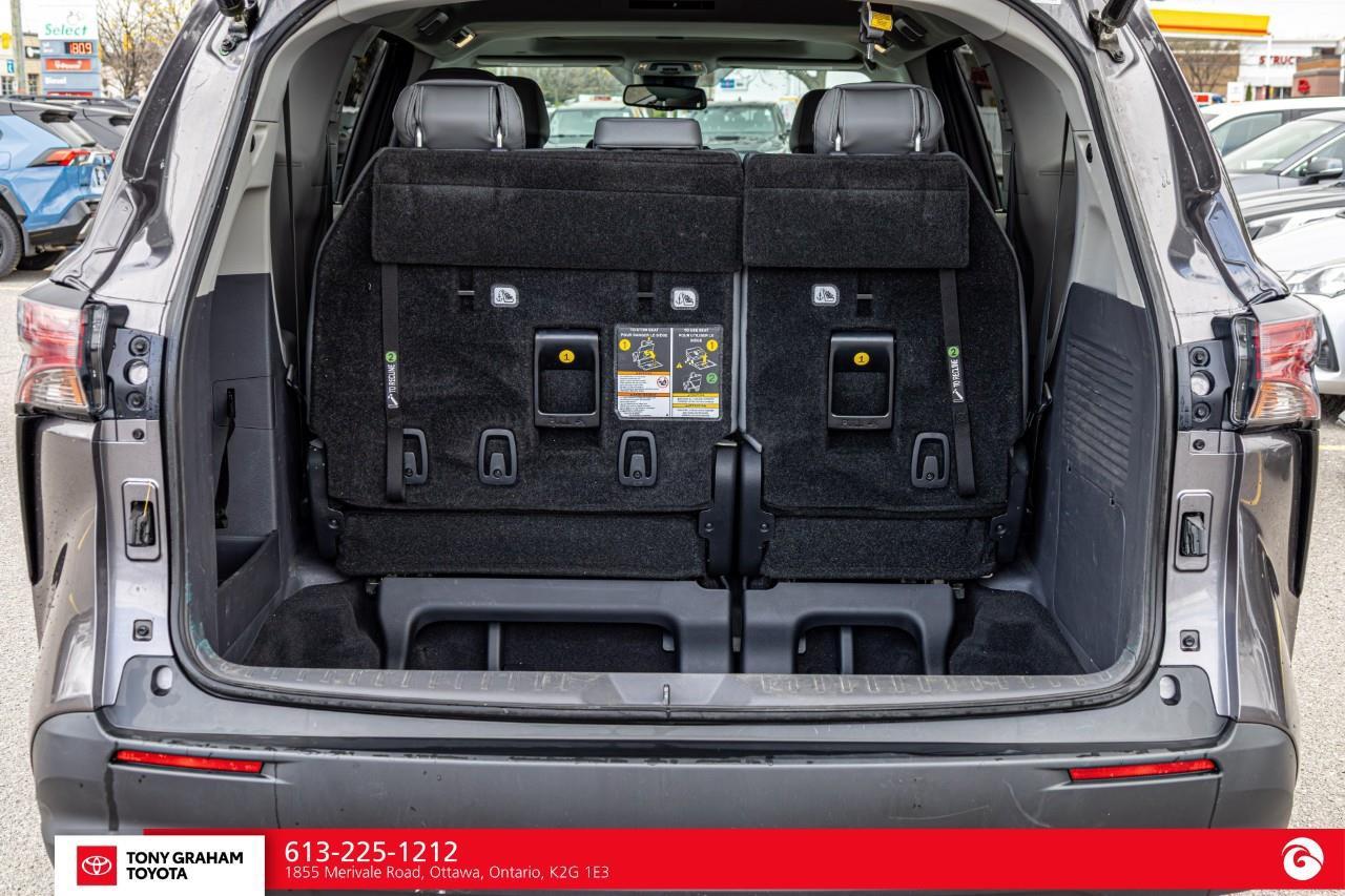 2021 Toyota Sienna XLE 8-Passenger Photo