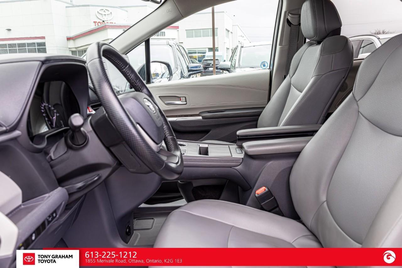 2021 Toyota Sienna XLE 8-Passenger Photo