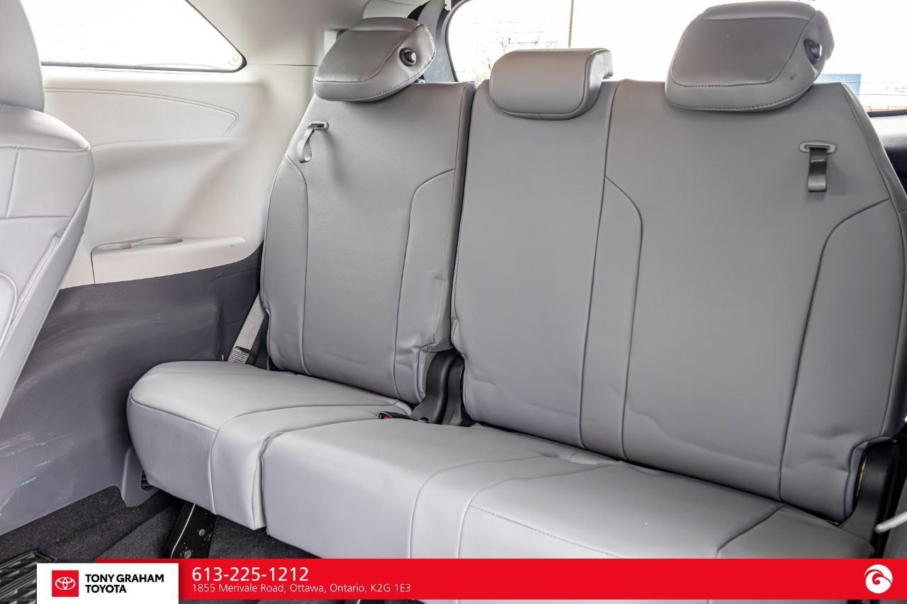 2021 Toyota Sienna XLE 8-Passenger Photo
