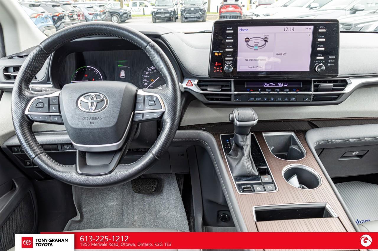 2021 Toyota Sienna XLE 8-Passenger Photo