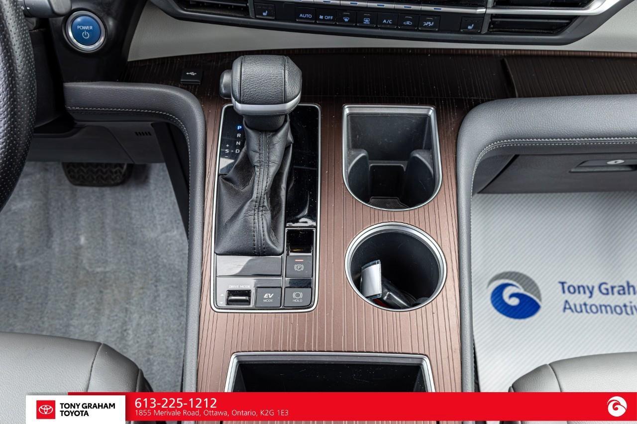 2021 Toyota Sienna XLE 8-Passenger Photo