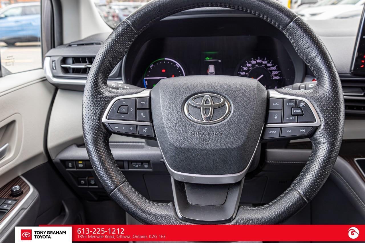 2021 Toyota Sienna XLE 8-Passenger Photo