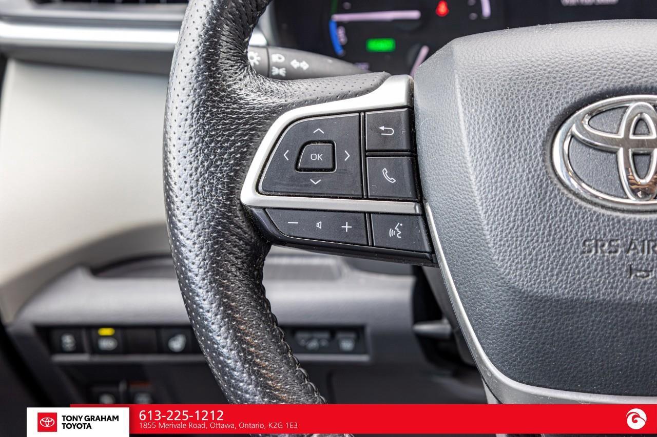 2021 Toyota Sienna XLE 8-Passenger Photo