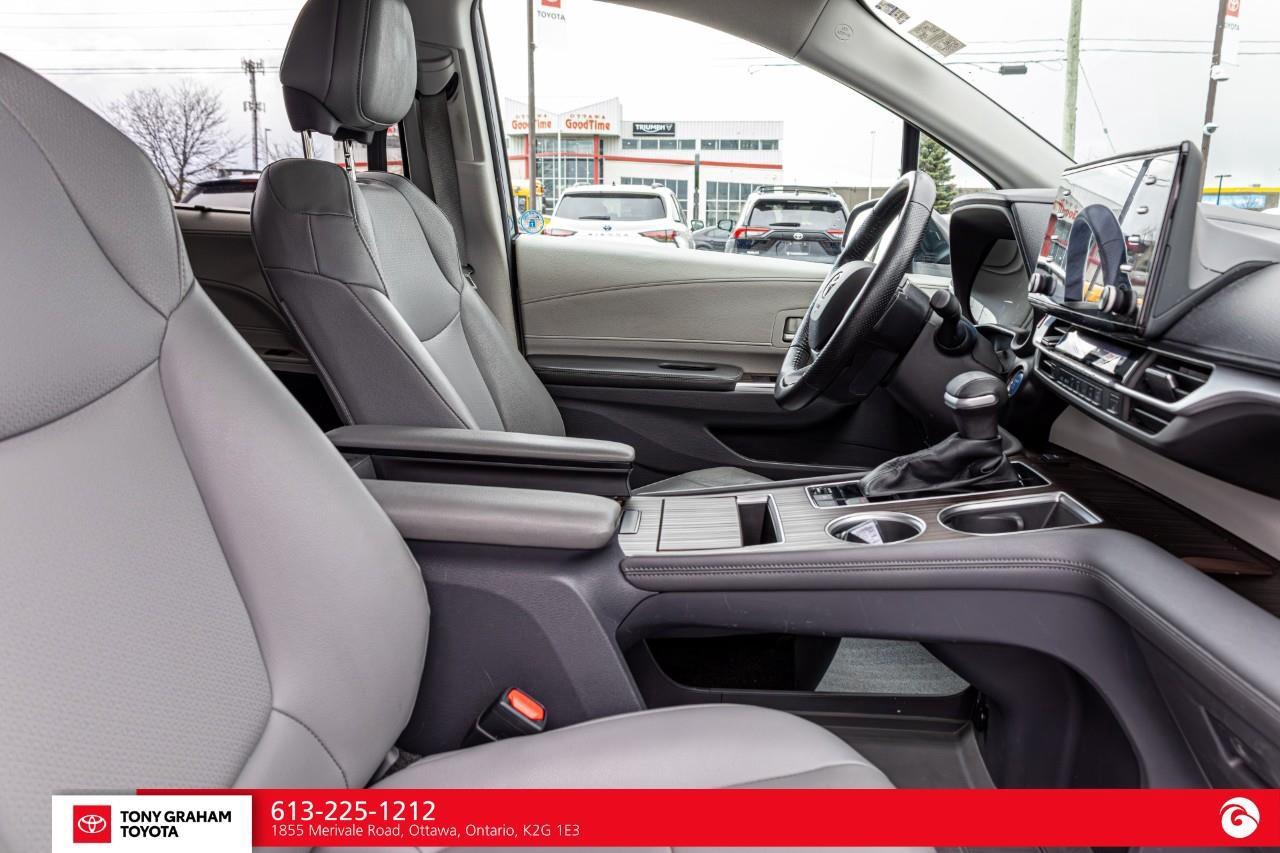 2021 Toyota Sienna XLE 8-Passenger Photo