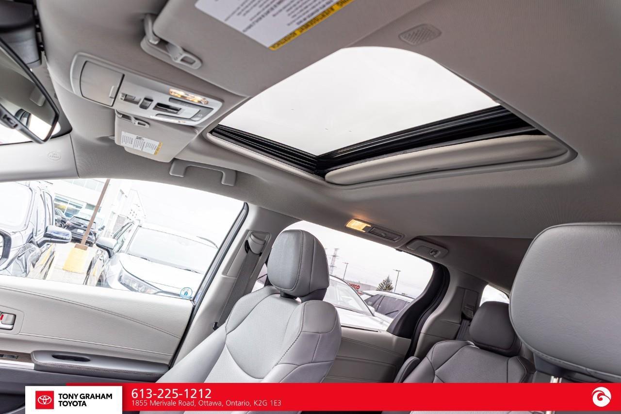 2021 Toyota Sienna XLE 8-Passenger Photo