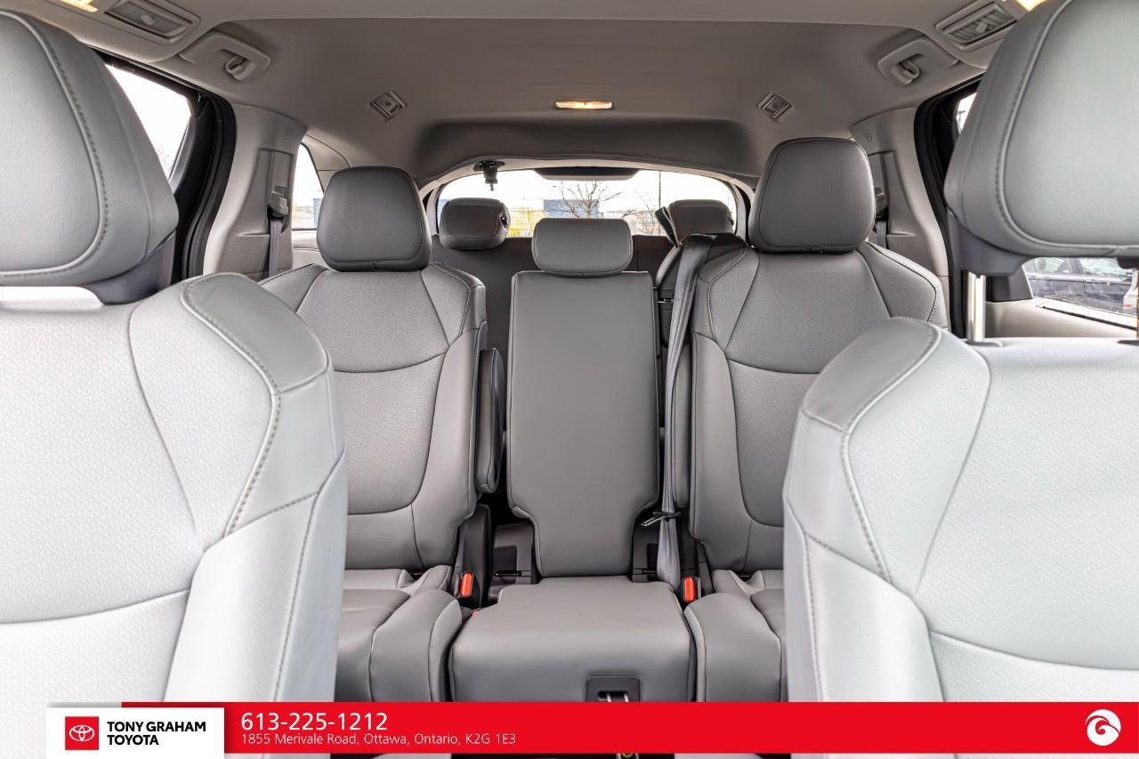 2021 Toyota Sienna XLE 8-Passenger Photo