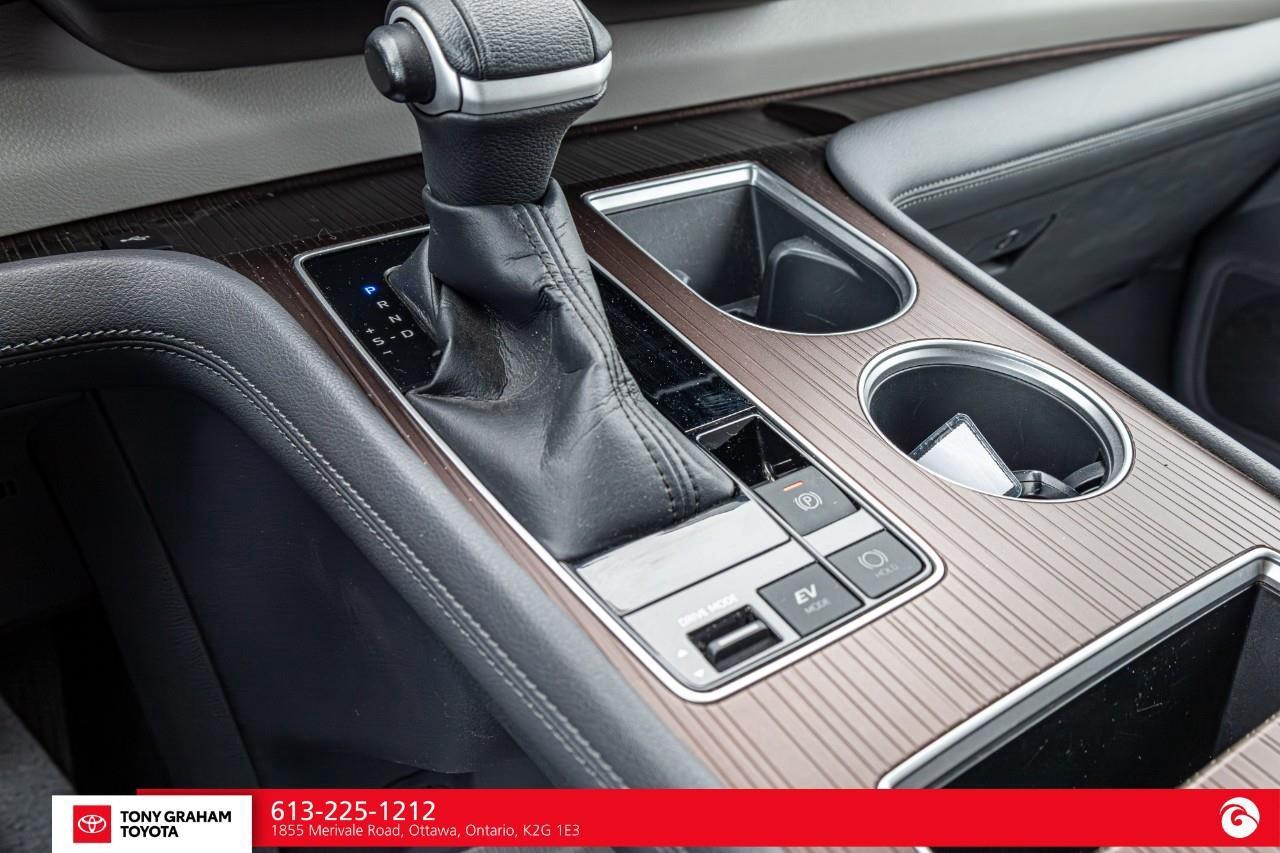 2021 Toyota Sienna XLE 8-Passenger Photo