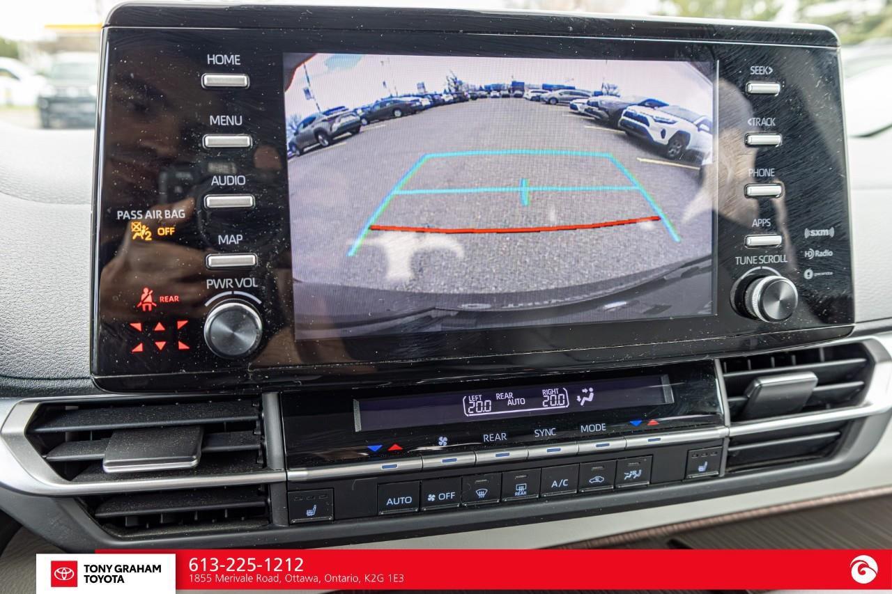 2021 Toyota Sienna XLE 8-Passenger Photo