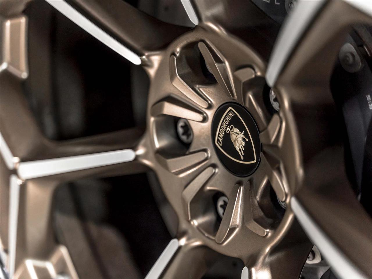 2023 Lamborghini Urus PERFORMANTE|4PASS|FULL CARBON|B&O 3D|AKRAPOVIC Photo