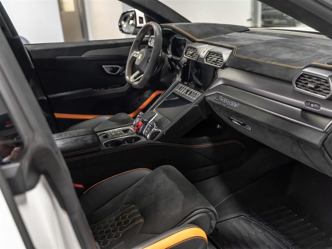 2023 Lamborghini Urus PERFORMANTE|4PASS|FULL CARBON|B&O 3D|AKRAPOVIC Photo