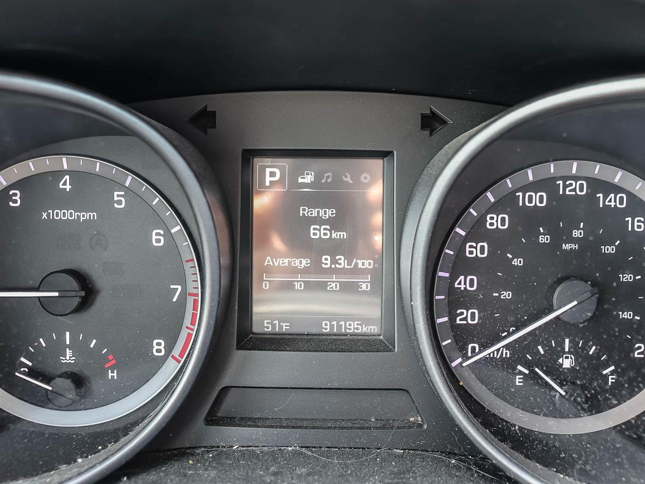 2018 Hyundai Santa Fe SE Photo3