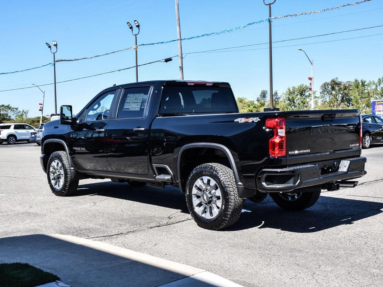 2026 Chevrolet Silverado 2500 HD Custom Photo3