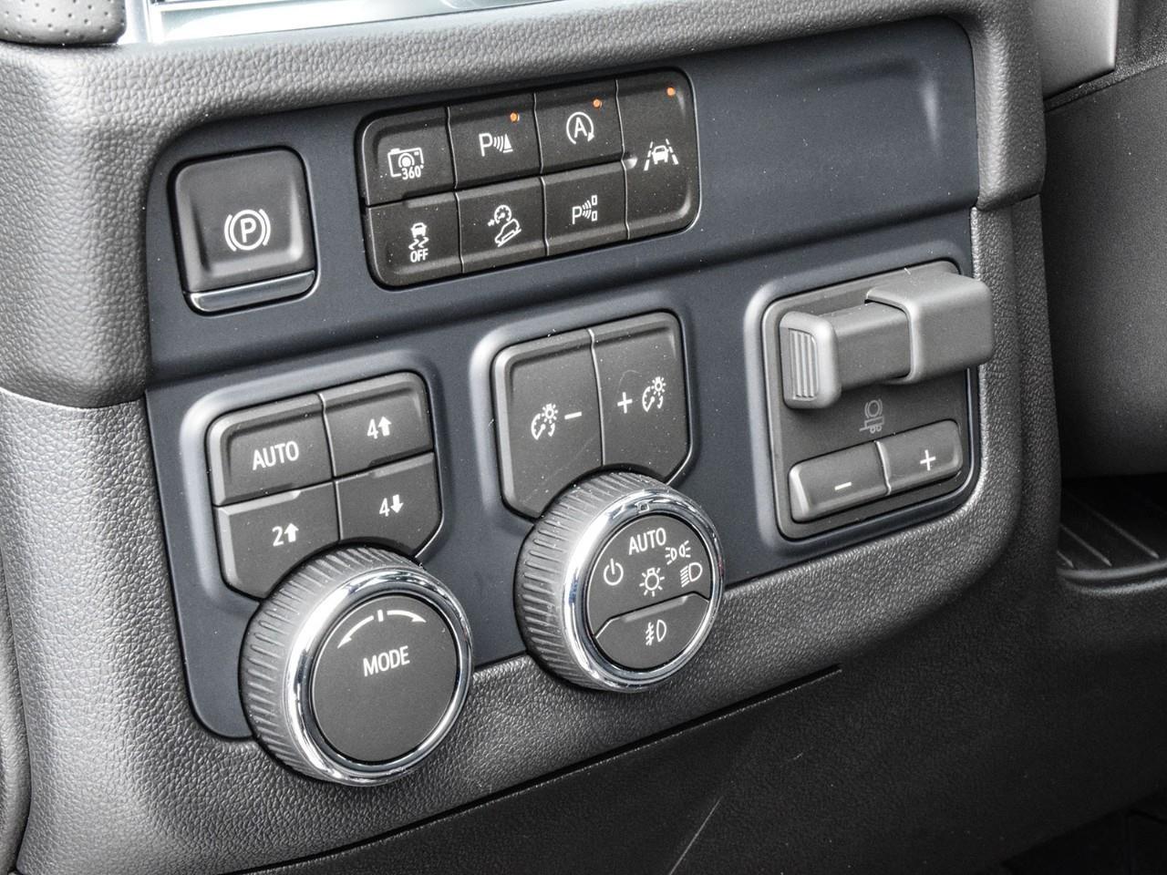 2026 Chevrolet Suburban Premier Photo