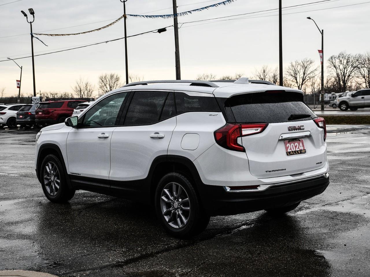 2024 GMC Terrain SLT Photo3