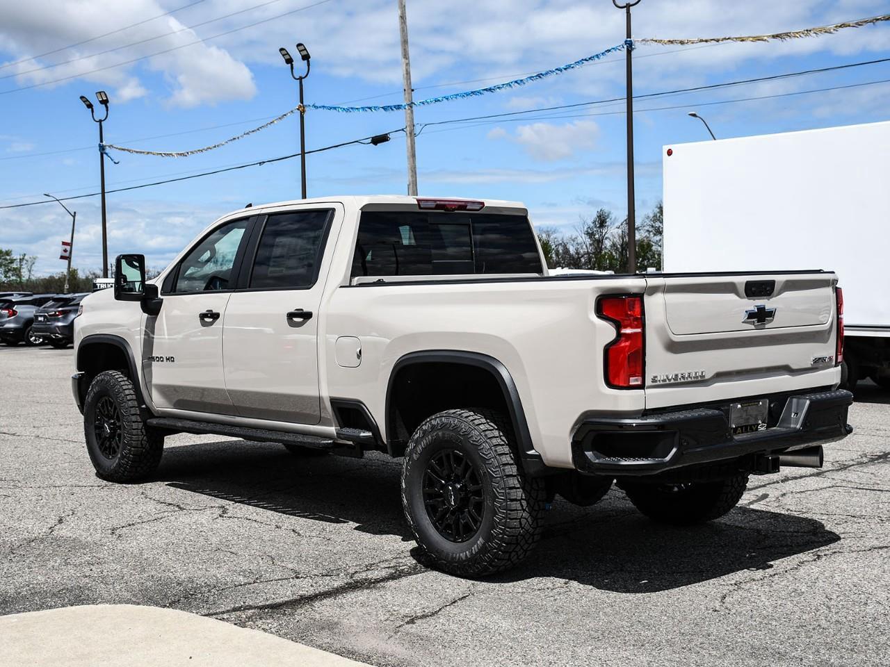 2026 Chevrolet Silverado 2500 HD ZR2 Photo3