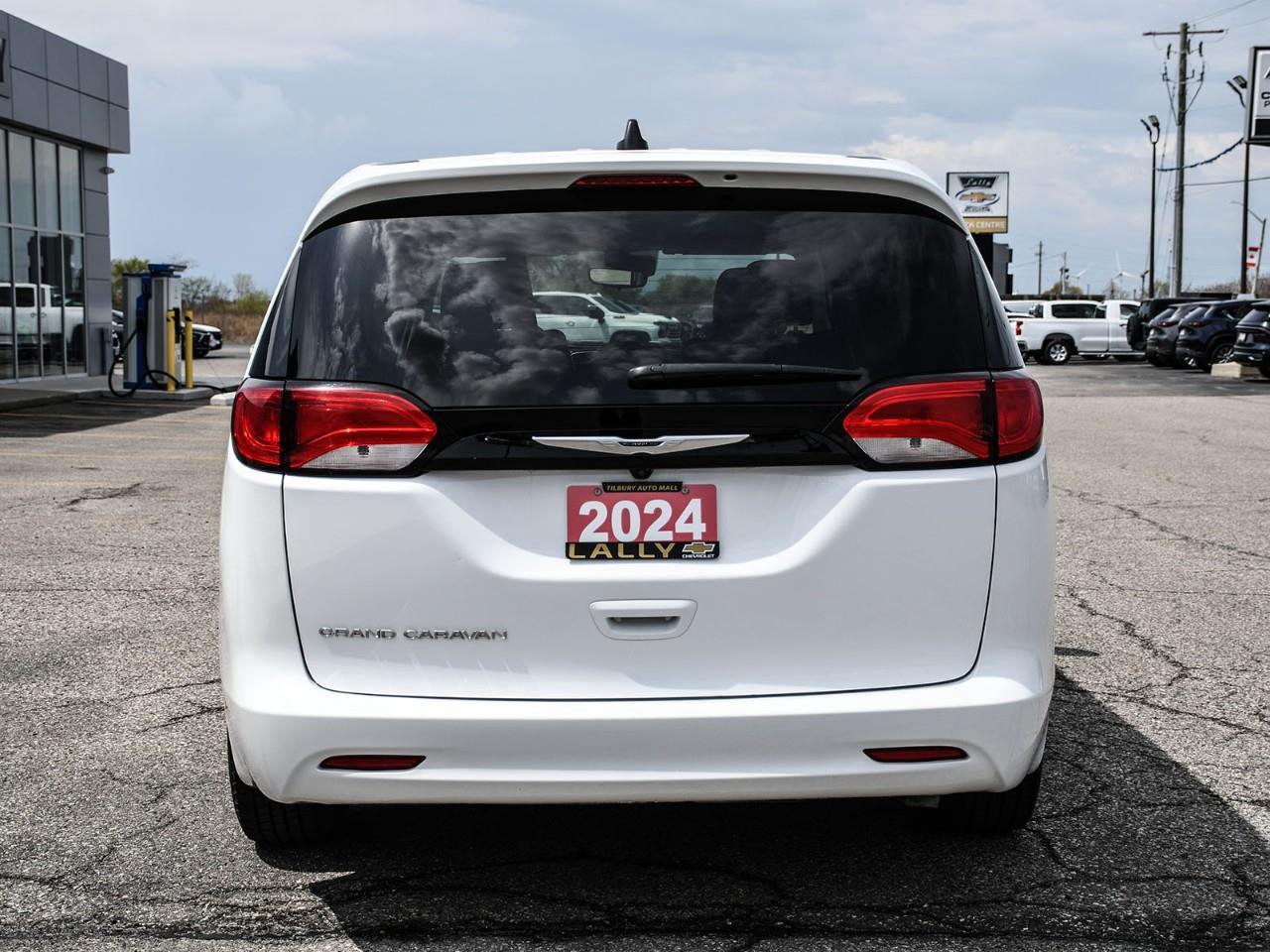 2024 Dodge Grand Caravan SXT Photo4