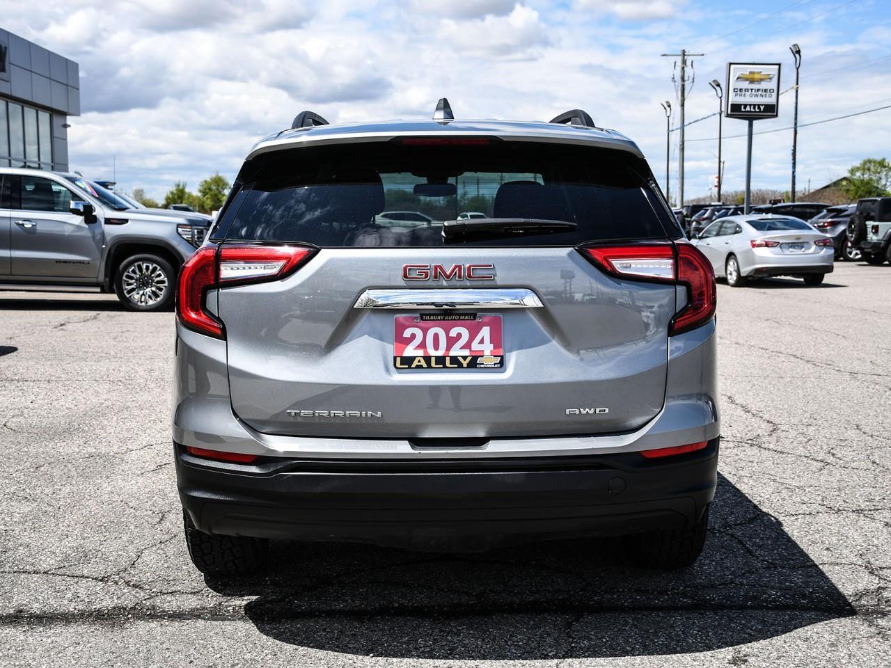 2024 GMC Terrain SLE Photo4