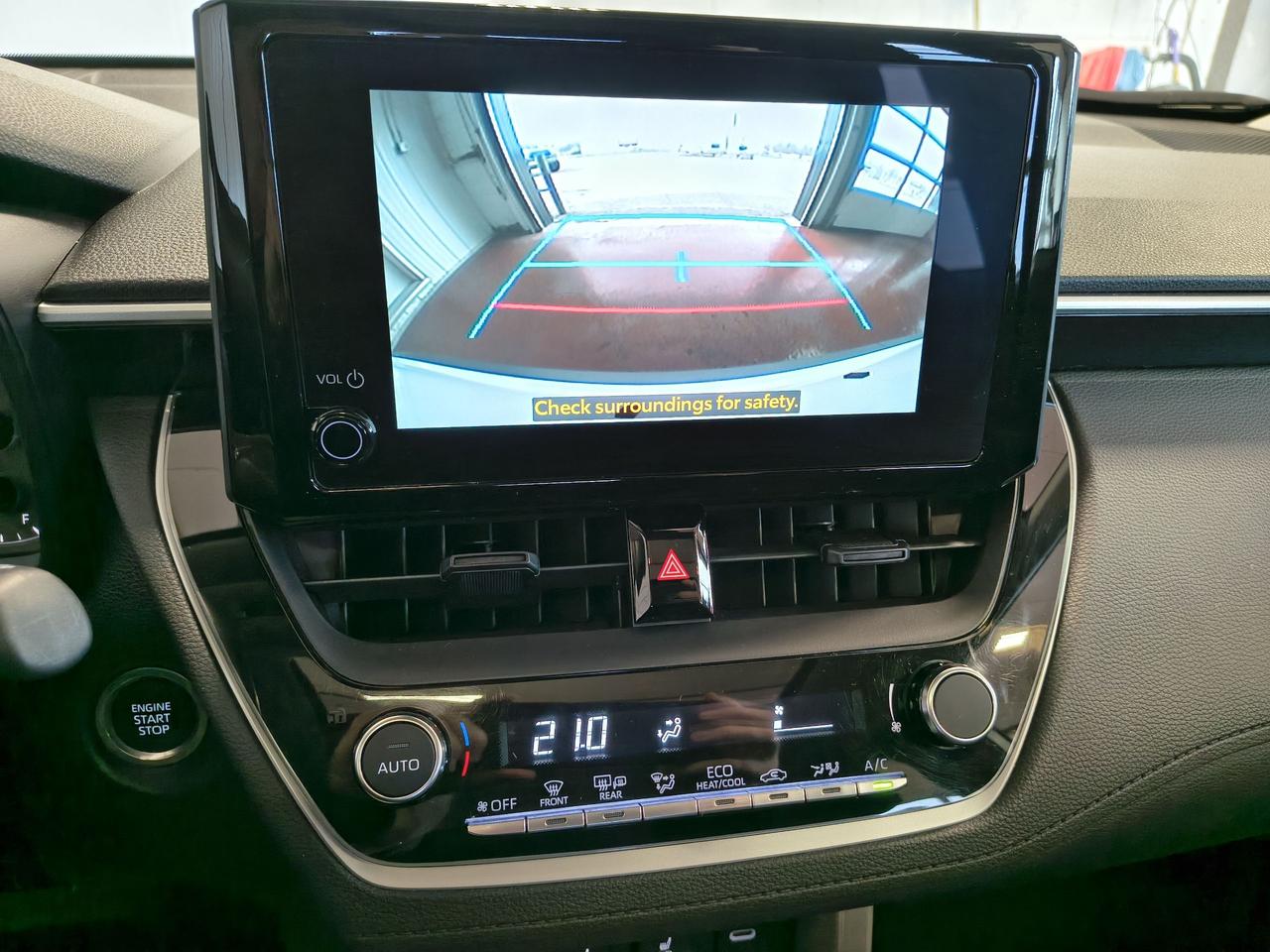 2023 Toyota Corolla Cross LE Photo
