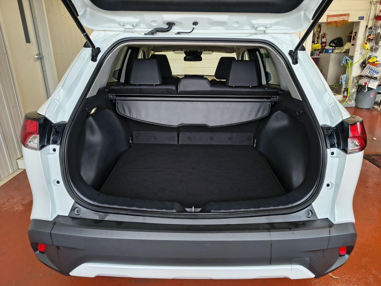 2023 Toyota Corolla Cross LE Photo0