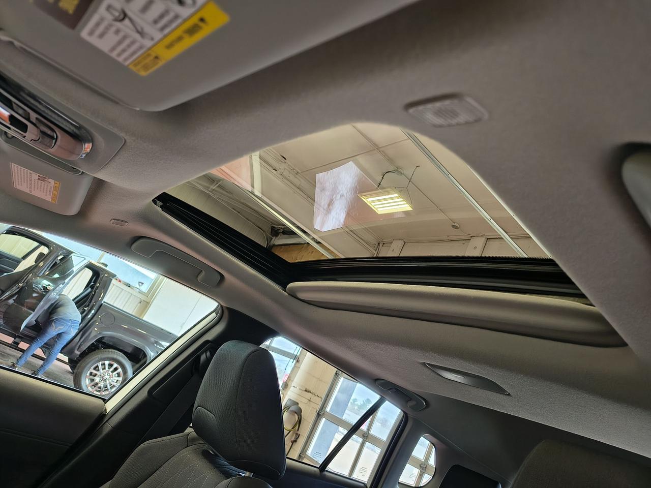 2023 Toyota Corolla Cross LE Photo0