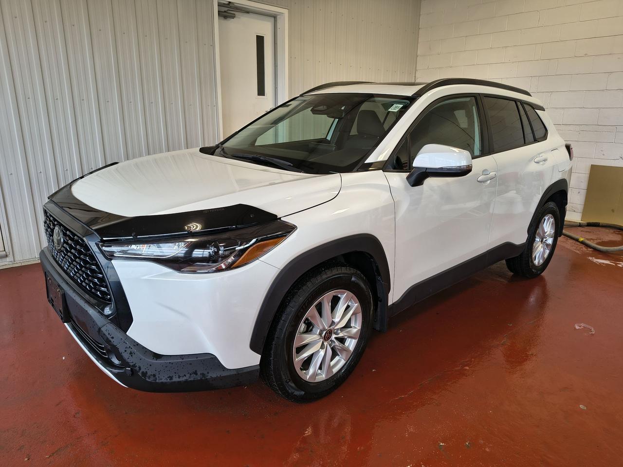 2023 Toyota Corolla Cross LE Photo0