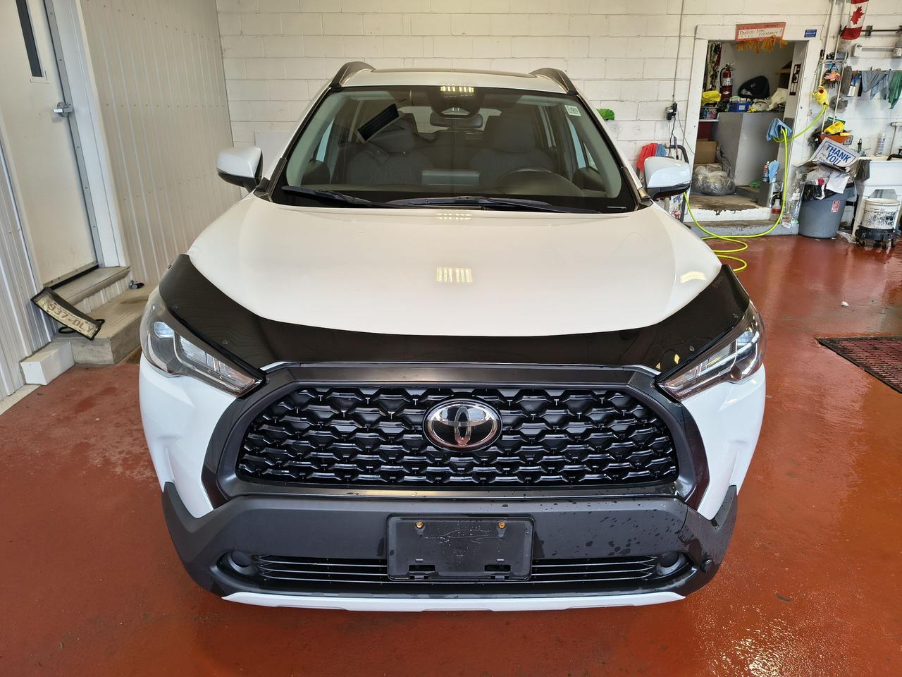 2023 Toyota Corolla Cross LE Photo0