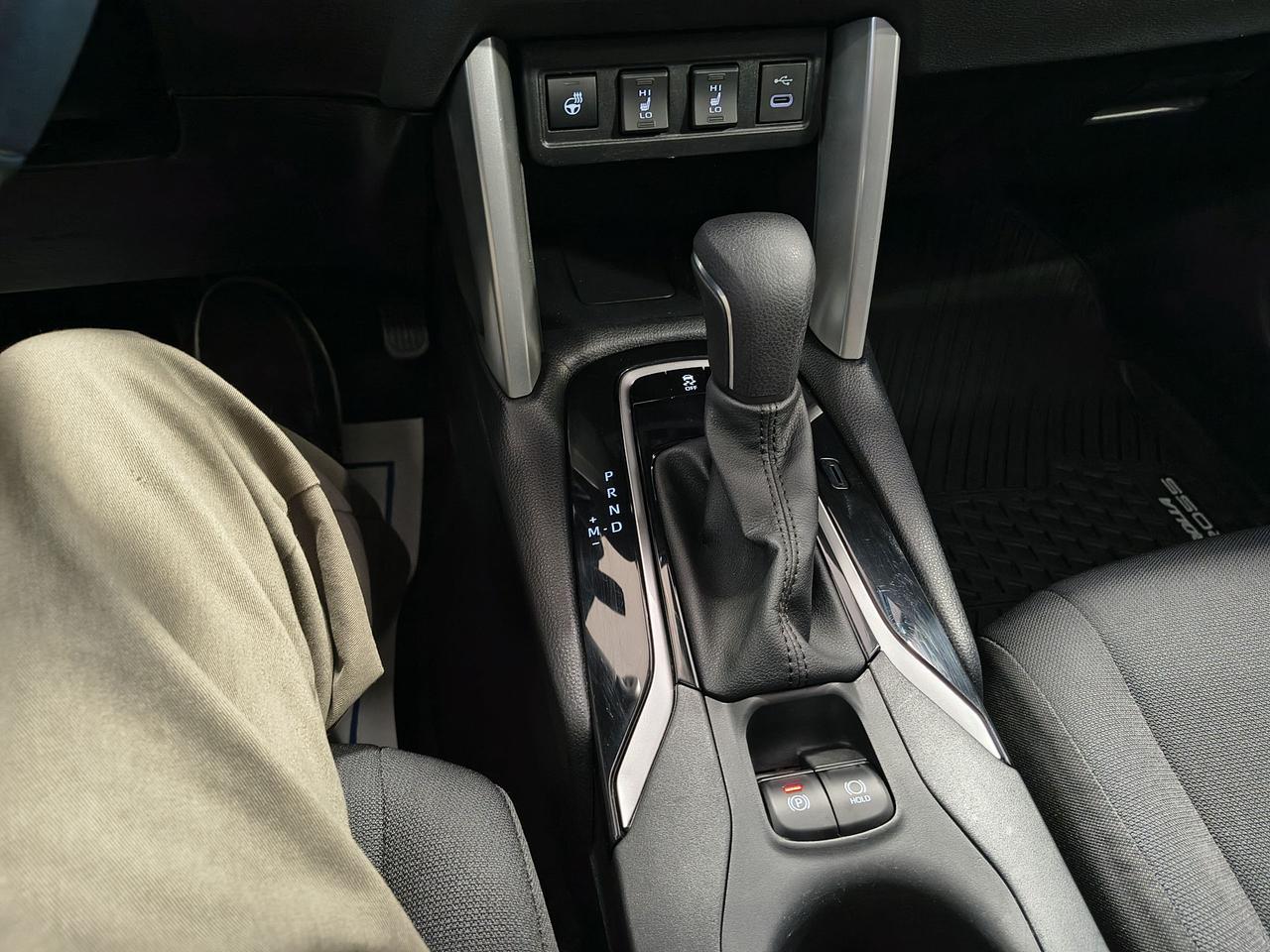 2023 Toyota Corolla Cross LE Photo0