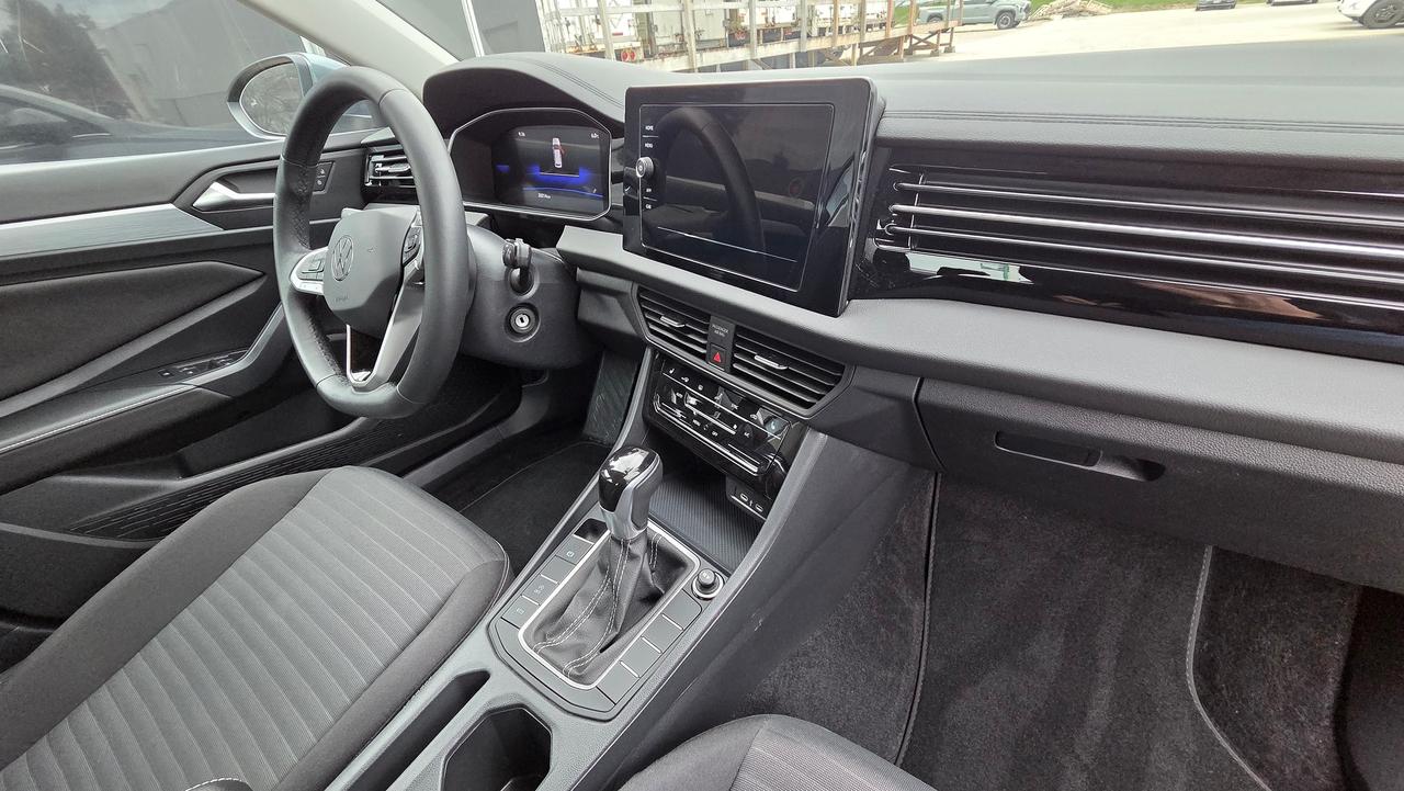 2025 Volkswagen Jetta Trendline Photo