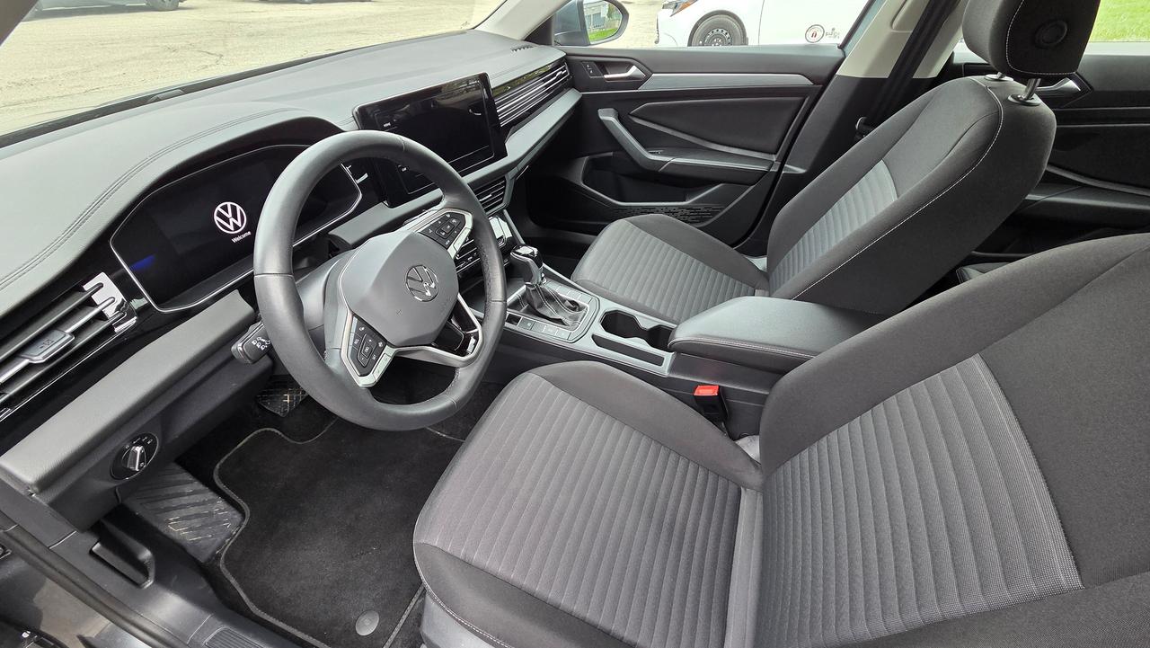 2025 Volkswagen Jetta Trendline Photo