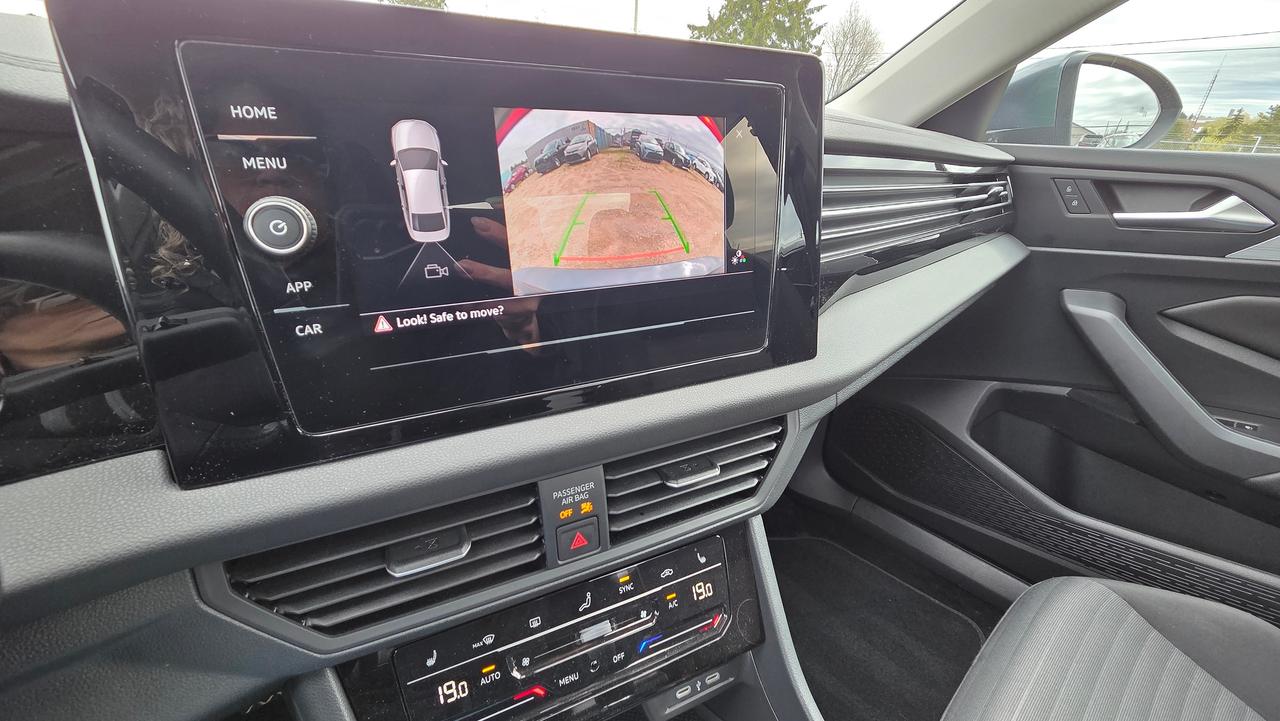 2025 Volkswagen Jetta Trendline Photo