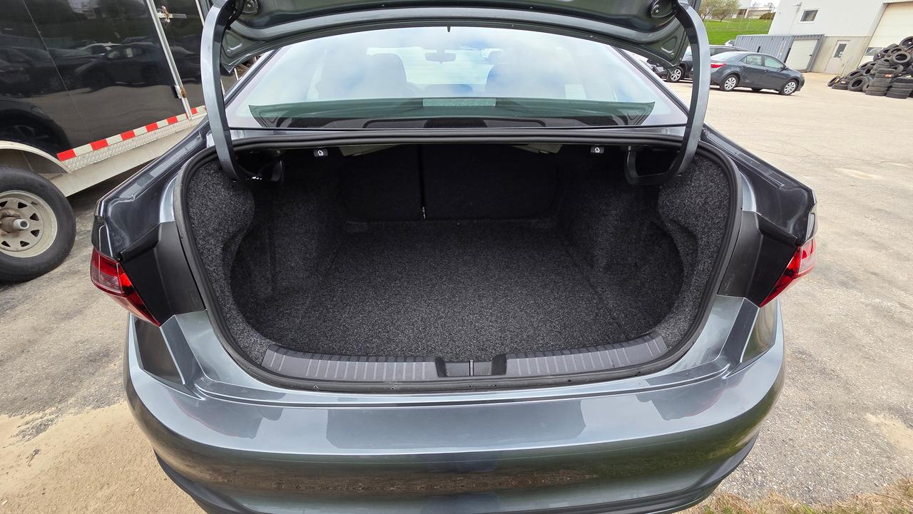 2025 Volkswagen Jetta Trendline Photo