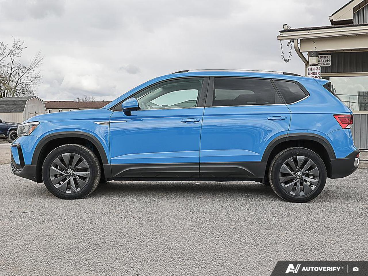 2024 Volkswagen Taos Comfortline, REMOTE START, PANO, H/SEATS & H/S.W - Photo #3