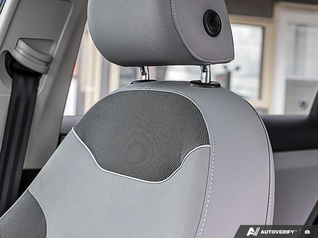 2024 Volkswagen Taos Comfortline, REMOTE START, PANO, H/SEATS & H/S.W - Photo #22