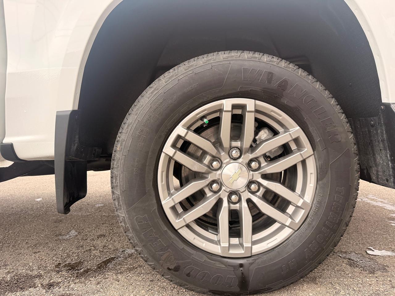 2024 Chevrolet Colorado 4WD LT Photo