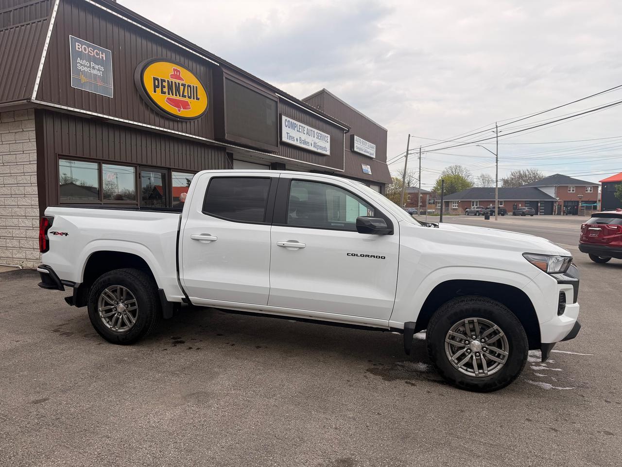 2024 Chevrolet Colorado 4WD LT Photo