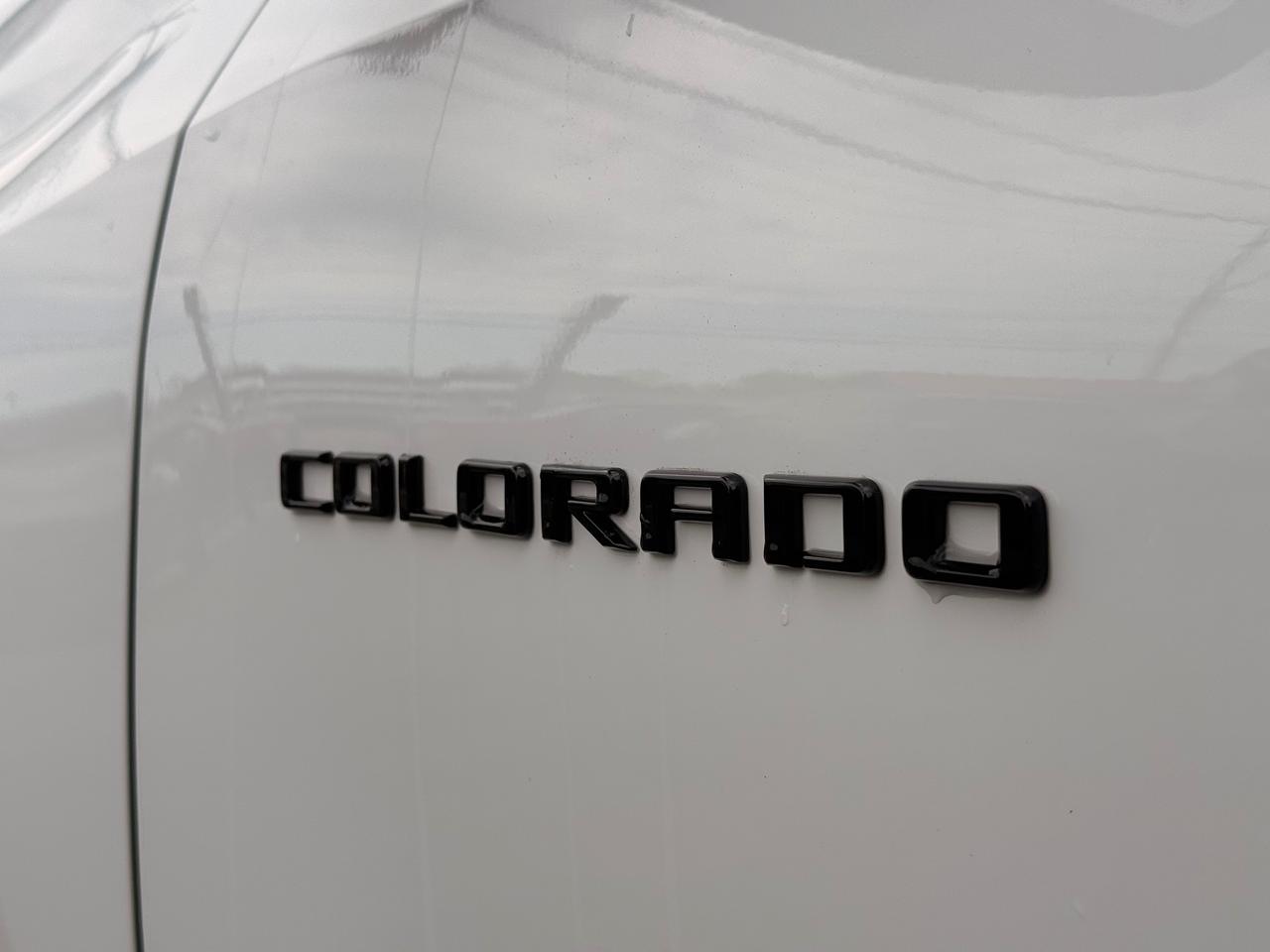 2024 Chevrolet Colorado 4WD LT Photo