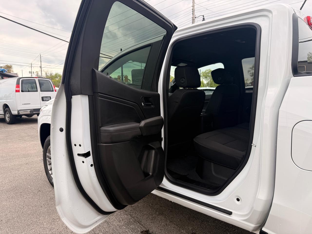 2024 Chevrolet Colorado 4WD LT Photo