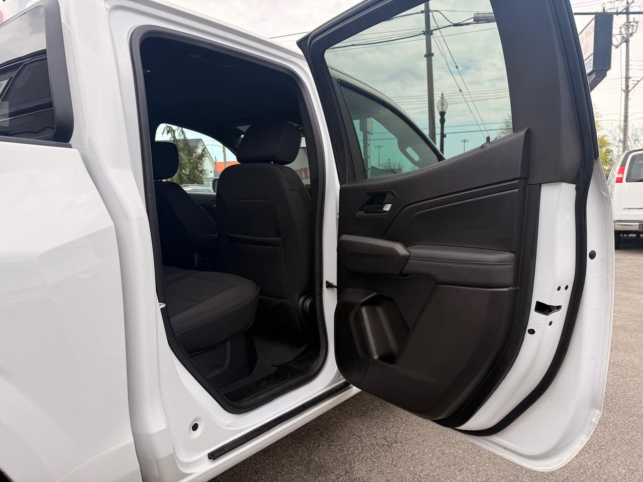 2024 Chevrolet Colorado 4WD LT Photo